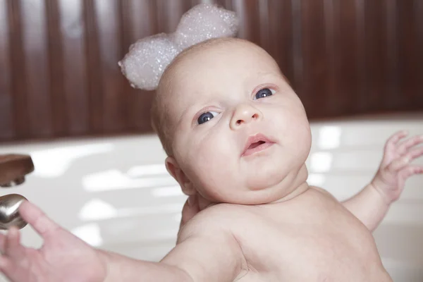 A little baby girl taking a bath — Stock Photo, Image