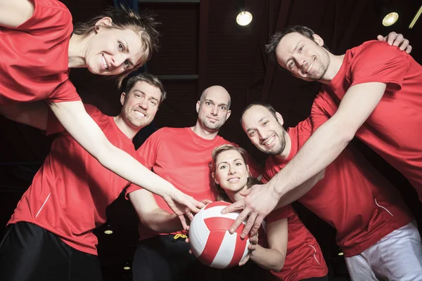 A big team of volleyball wearing in red — Stock Photo, Image