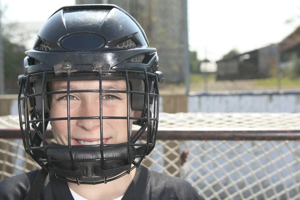 Ett porträtt av hockey boll spelaren med hockeyklubba — Stockfoto