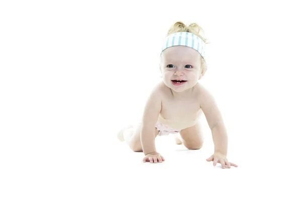 Una niña en pañales aislados en blanco —  Fotos de Stock