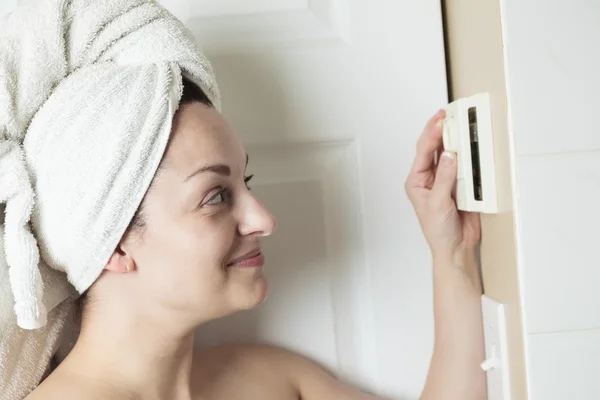 Termostato mulher chuveiro — Fotografia de Stock