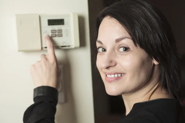 Thermostat Frau eingestellt — Stockfoto