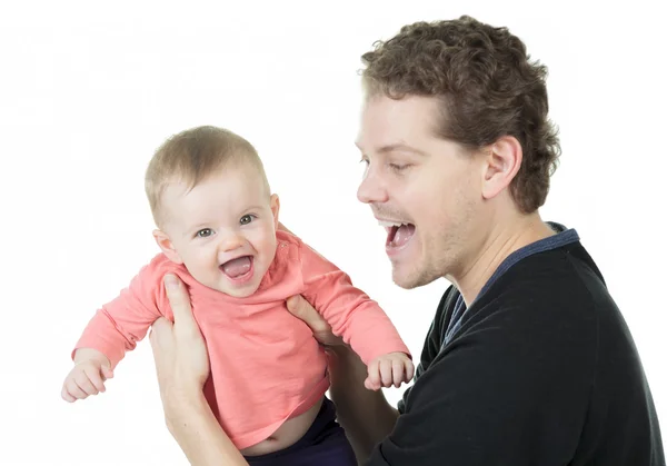 Felice padre tenendo bambino ragazzo nelle sue mani isolato su bianco — Foto Stock