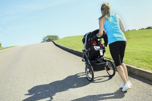 A mother training with baby on a summer day — Stock Photo, Image