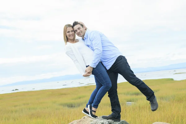 Young happy couple on summer season — Stock Photo, Image