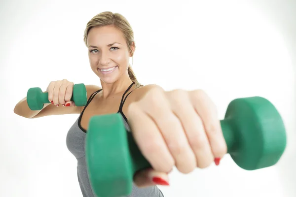 Fit Frau streckt ihr Bein zum Aufwärmen - isoliert auf weißem Hintergrund — Stockfoto