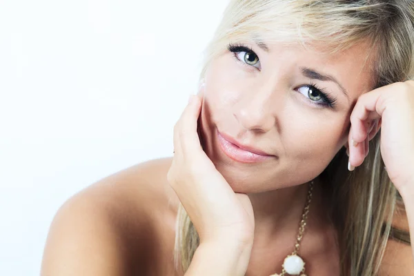 A Beautiful blonde woman posing standing facing the camera. — Stock Photo, Image