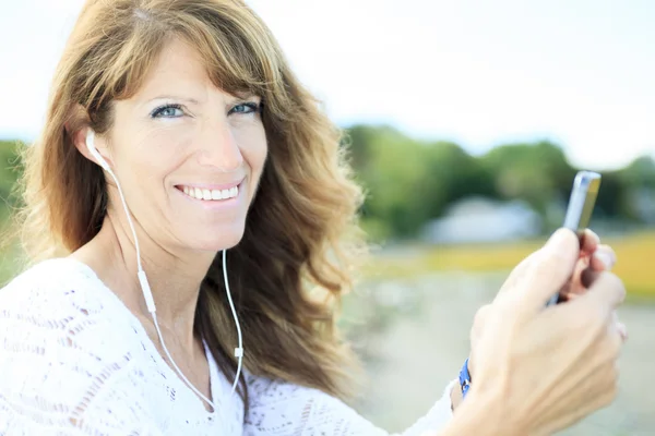 Senior woman outdoors — Stock Photo, Image