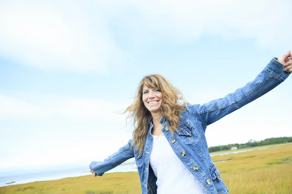 Senior woman outdoors — Stock Photo, Image