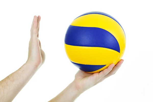 Jeune joueur de volleyball sur fond blanc — Photo