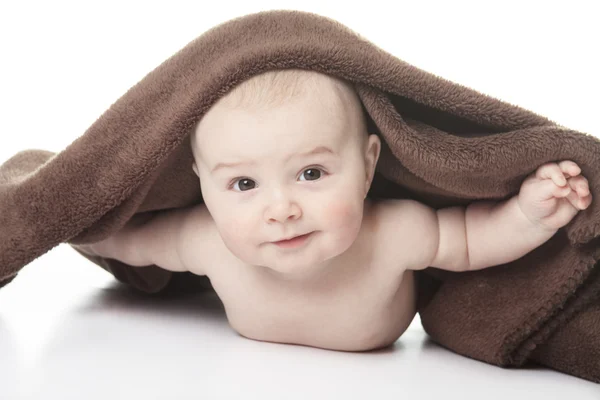 Söt liten pojke på studio vit bakgrund — Stockfoto