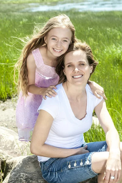 Young mother and her young daughter fun time together outdoors. — Stock Photo, Image