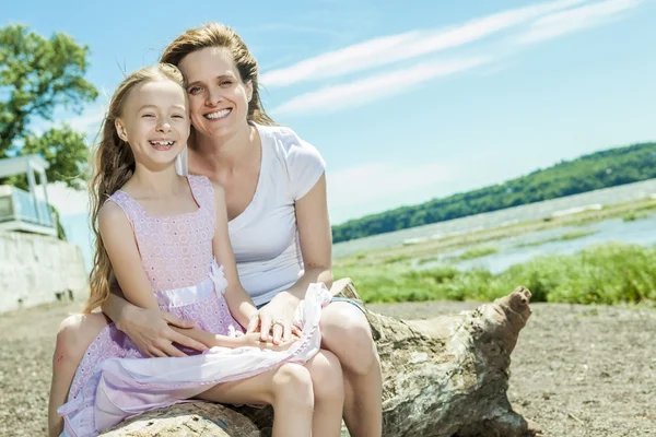 Young mother and her young daughter fun time together outdoors. — Stock Photo, Image