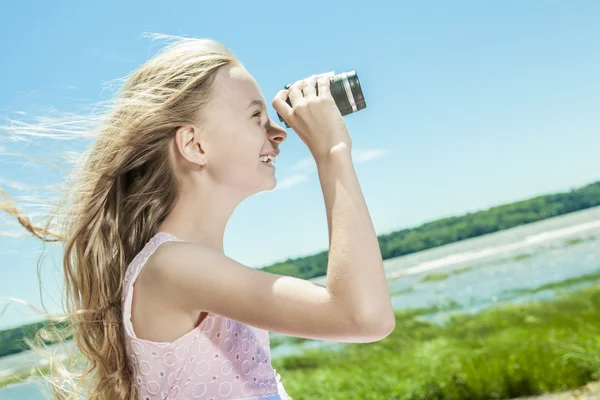 Rozkošná holčička na pláži dovolenou — Stock fotografie