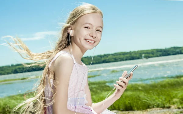 Adorable little girl on beach vacation — Stock Photo, Image