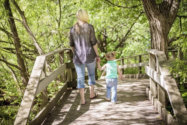 Mother and daughter in forest — Stock Photo, Image