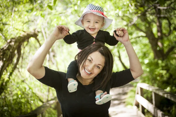 Mother and daughter in forest — Stock Photo, Image