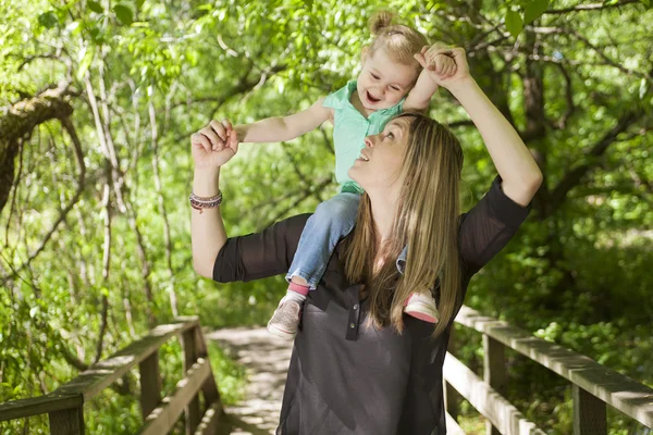 Mother and daughter in forest — Stock Photo, Image