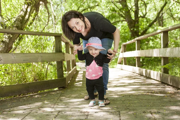 Mother and daughter in forest — Stock Photo, Image