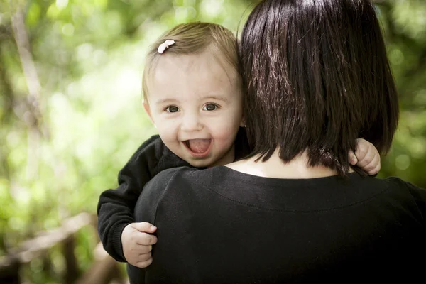 Mother and daughter in forest — Stock Photo, Image