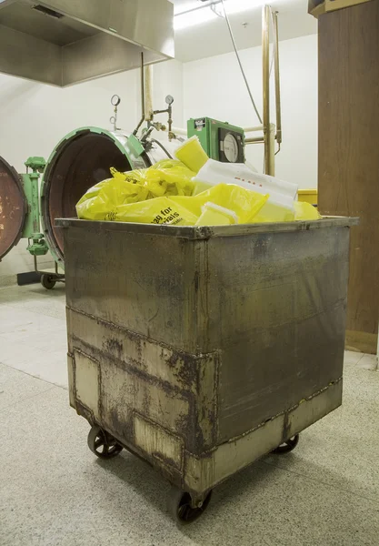 Biohazard conteiner yellow garbage — Stockfoto