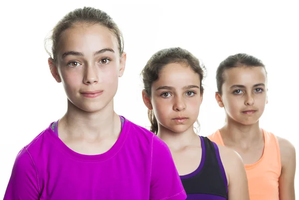 Árvore jovem adolescente esporte isolado no fundo branco — Fotografia de Stock