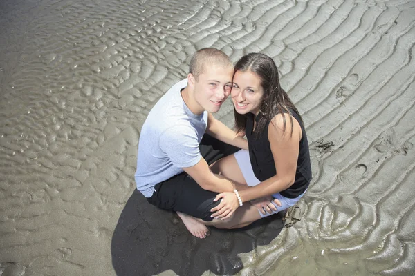 Couple sur la plage — Photo