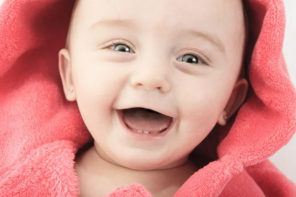 Pequeña linda chica en un albornoz — Foto de Stock