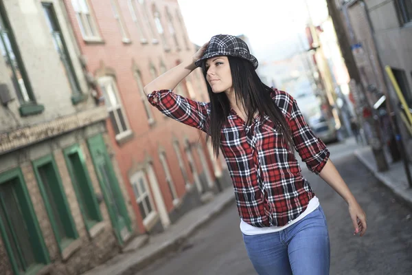 Woman walk hat — Stock Photo, Image