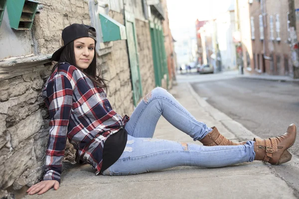 Teen siting on the ground like depress — Stock Photo, Image