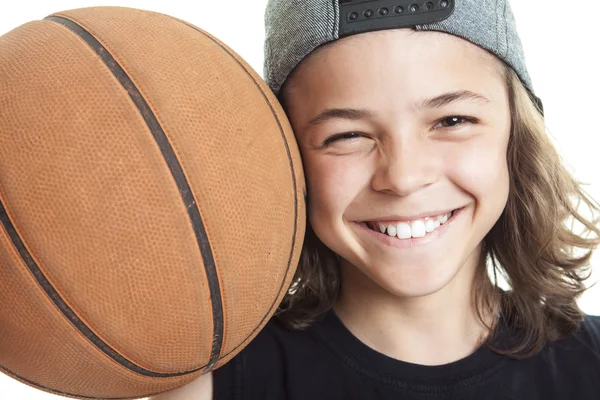 バスケット ボールの少年のポートレート — ストック写真