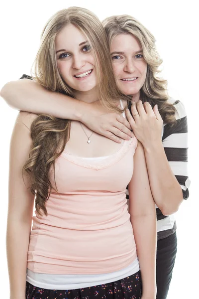 Madre sonriendo con su hija — Foto de Stock