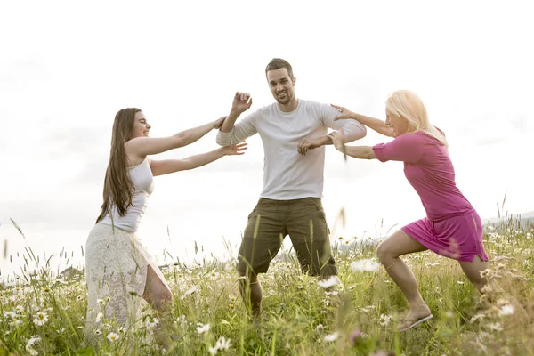 Happy friends spending free time together in a field — Stock Photo, Image