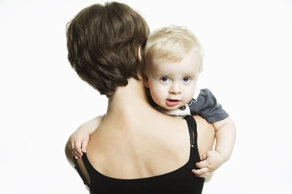 Szerető Anya gyermekével elszigetelt fehér background — Stock Fotó