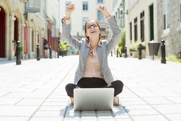 Portrait of a smiling business woman — Stock Photo, Image