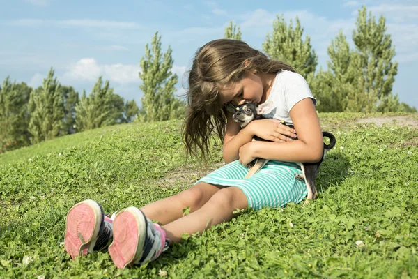 Portrait of girl keeping pretty dog outdoor — Stock Photo, Image