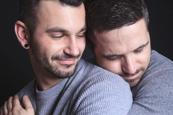 Pasangan gay dengan latar belakang hitam — Stok Foto