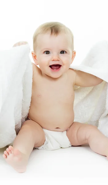 Słodki mały chłopiec siedzi na studio białe tło — Zdjęcie stockowe