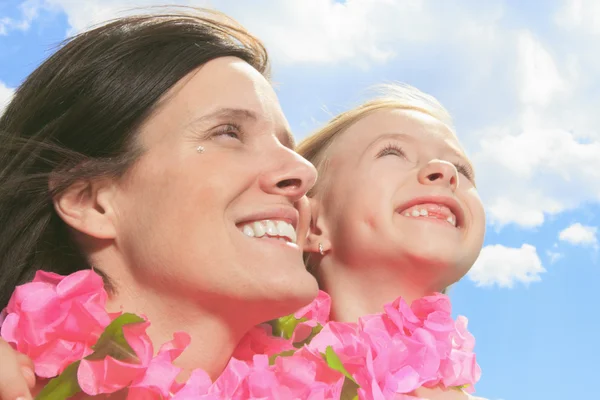 Mother with is daughter having a pink necklace — Stock Photo, Image