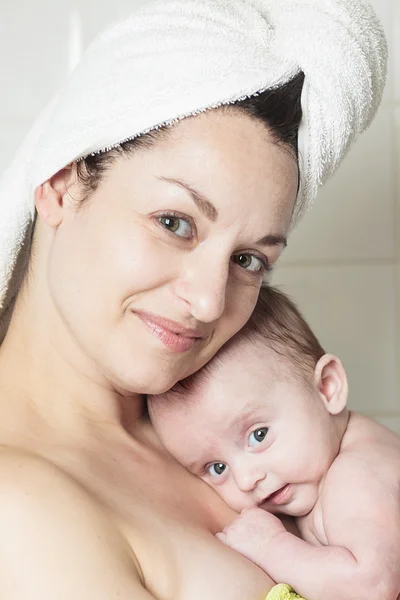 Ung mamma och barn — Stockfoto