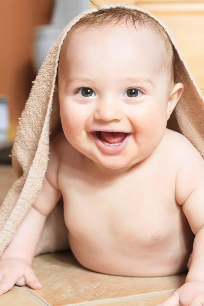 Small 8 months baby after bathing on the floor — Stock Photo, Image