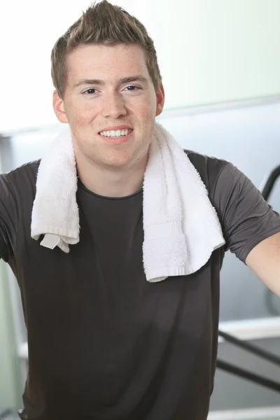 Young athletic couple in gym on training — Stock Photo, Image