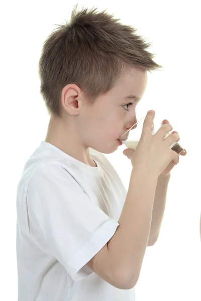 Beber leche infantil sobre fondo blanco —  Fotos de Stock