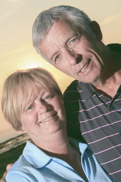 Egy portré szerető idősebb pár — Stock Fotó