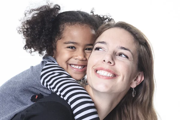 Een portret van gelukkig vrolijke Afrikaanse familie geïsoleerd op witte ba — Stockfoto