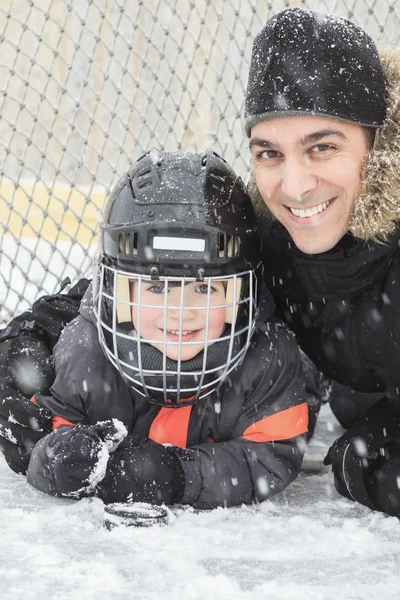 Vater-Sohn-Hockey — Stockfoto