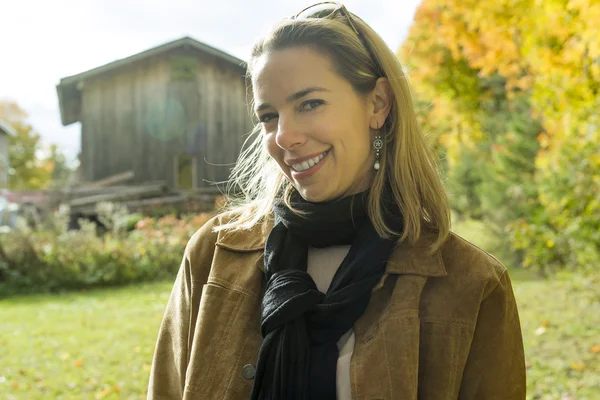 Outdoor portrait of happy woman at autumn park — Stock Photo, Image