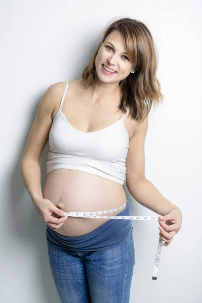 Hermoso Retrato de mujer embarazada joven — Foto de Stock