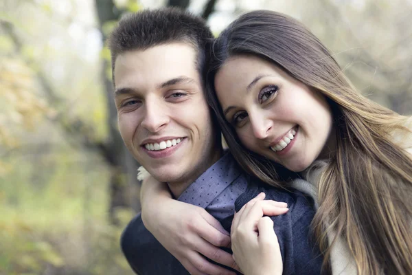 Teen couple at autumn park — Stock Photo, Image