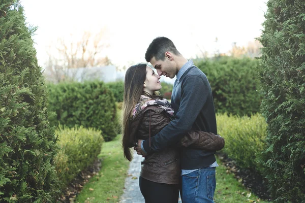 Teen couple at autumn park — Stock Photo, Image